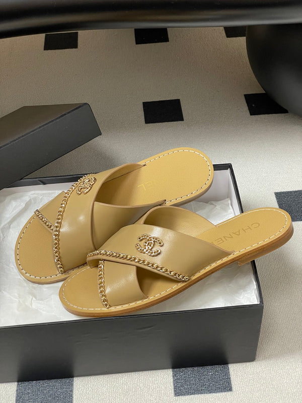 CC 26 Mule à bride croisée en peau de mouton beige 593302