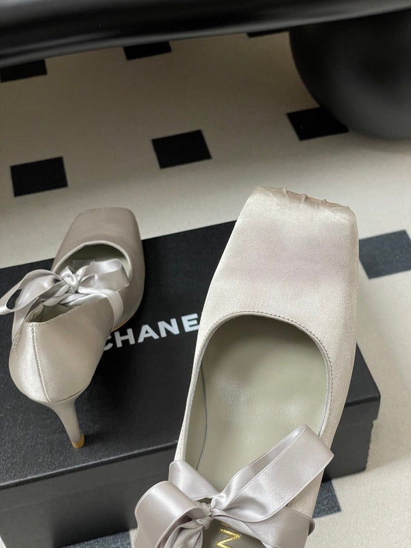 CC 26 Pompe Satin Soie Gris Clair 593136