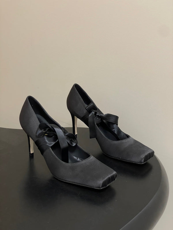CC 26 Escarpins en satin de soie noir
