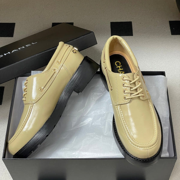Mocassin à lacets CC 26 en agneau beige 594247