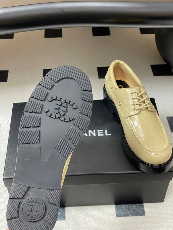 Mocassin à lacets CC 26 en agneau beige 594247