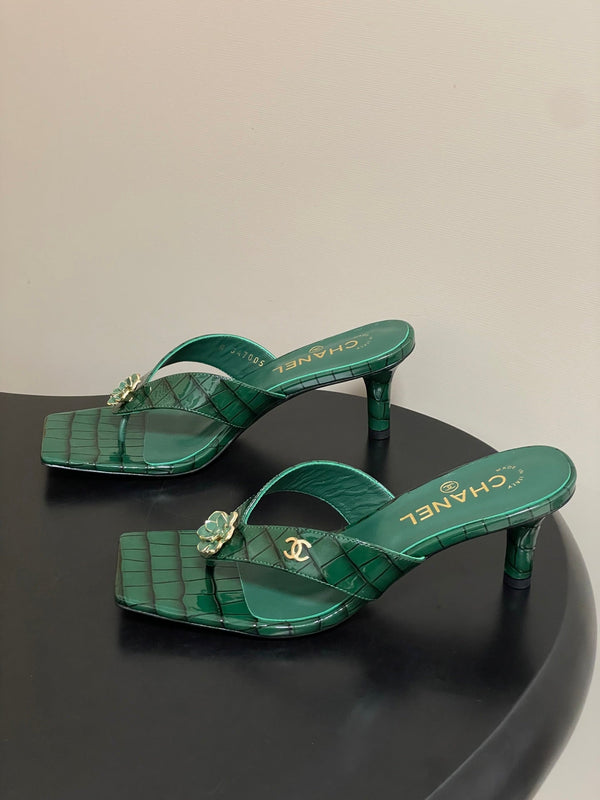 CC 26s Camellia High-Heeled Sandals Square Toe 6cm Green Embossed Leather 834725