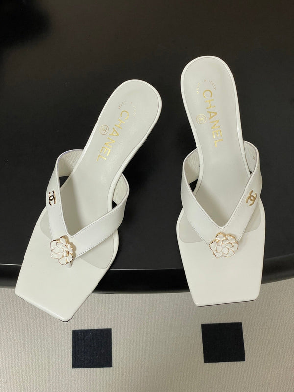 CC 26s Camellia High-Heeled Sandals Square Toe 6cm White Leather 834728
