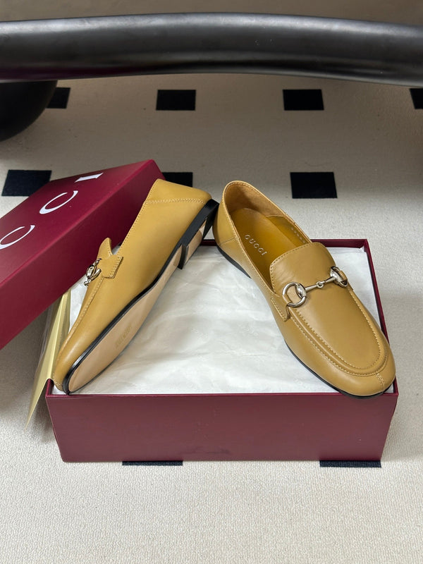 GG 26s Horsebit Loafers Flat Beige Glossy Leather 952566
