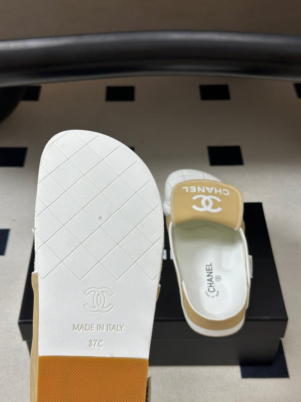 CC 26s Mules Beige White Quilted Leather Shearing 952552