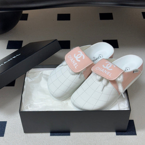 CC 26s Mules Light Pink White Quilted Leather Shearing 952553