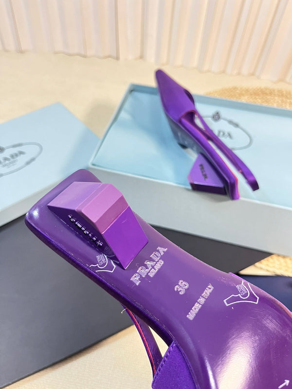 DÉCOLLETÉ CON CINTURINO E PUNTA QUADRATA PRA IN RASO VIOLA