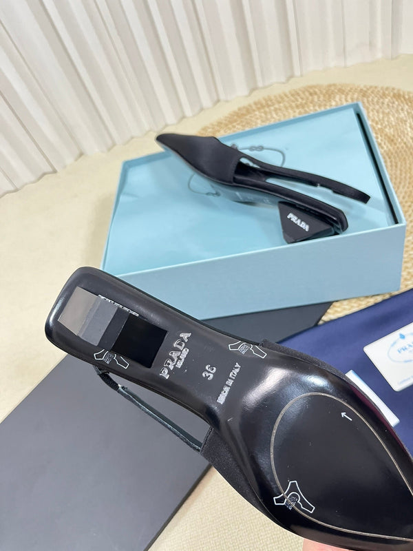 DÉCOLLETÉ CON CINTURINO A PUNTA PRA IN RASO NERO