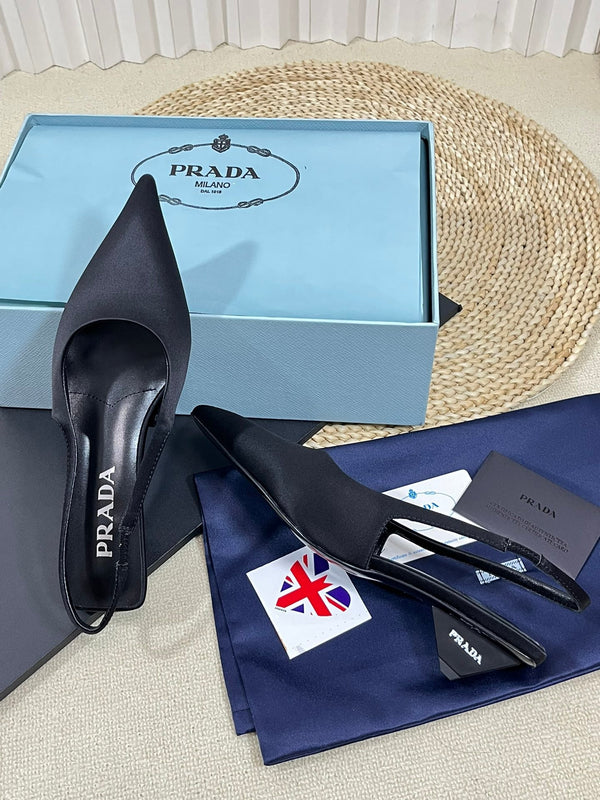 DÉCOLLETÉ CON CINTURINO A PUNTA PRA IN RASO NERO