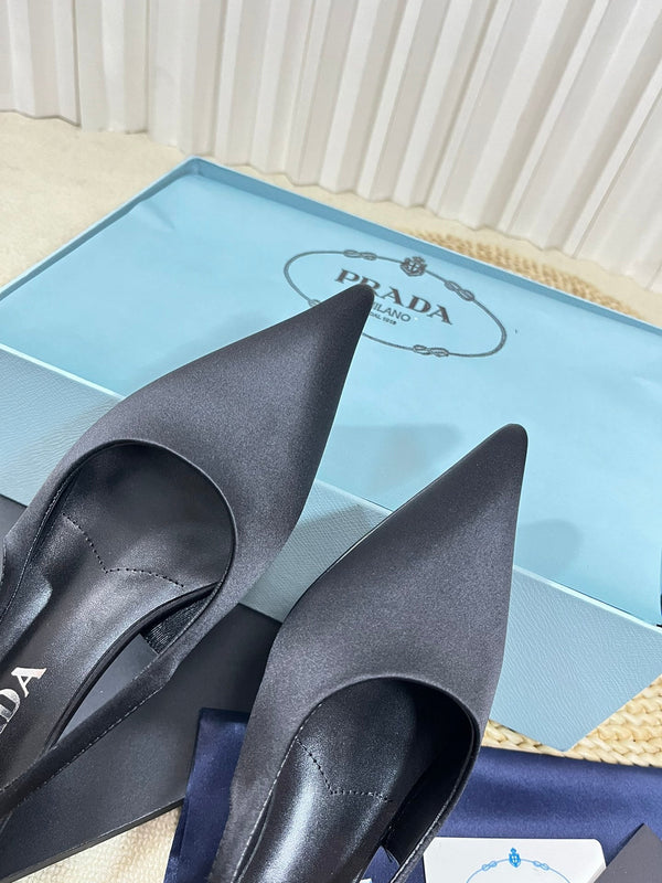 DÉCOLLETÉ CON CINTURINO A PUNTA PRA IN RASO NERO