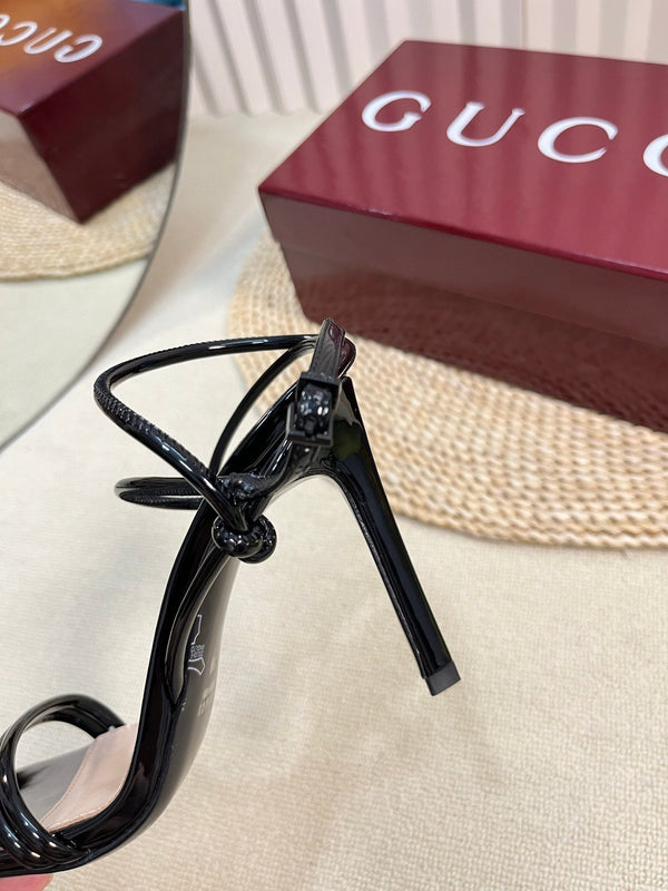 SANDALO ALTO 10 CM IN VITELLO NERO LUCIDO