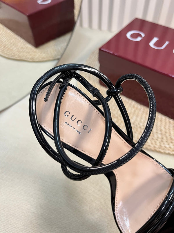 SANDALO ALTO 10 CM IN VITELLO NERO LUCIDO