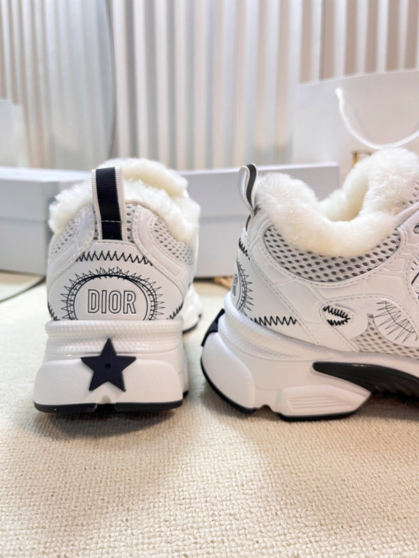 CD Chrono Sneaker In White Mesh Fabric With Fleece Lining 992618