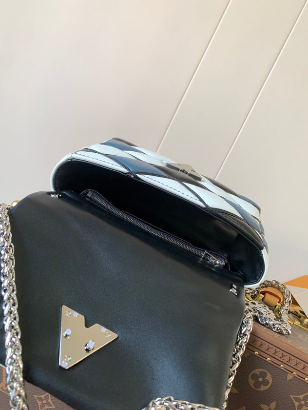 LV WOC Go-14 20cm White Black Blue Sheepskin Metal HW