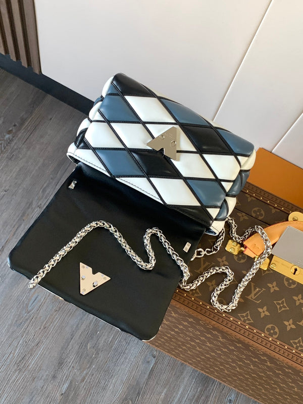 LV WOC Go-14 20cm White Black Blue Sheepskin Metal HW