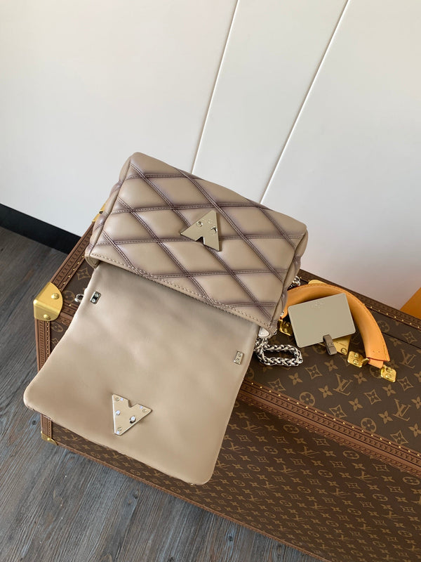 LV GO-14 MM 23cm Taupe Gray Lambskin Metal HW