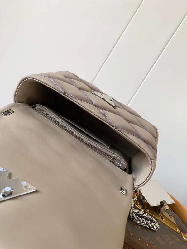 LV GO-14 MM 23cm Taupe Gray Lambskin Metal HW