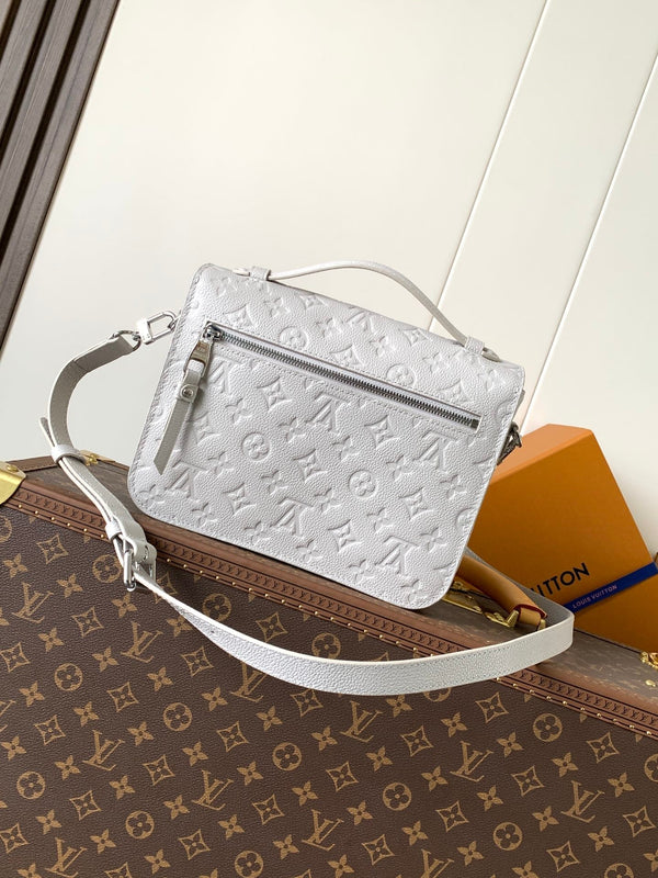 Pochette LV Métis 25cm Pelle Di Vacchetta Grigio Brume