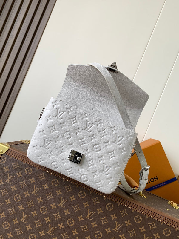 Pochette LV Métis 25cm Pelle Di Vacchetta Grigio Brume