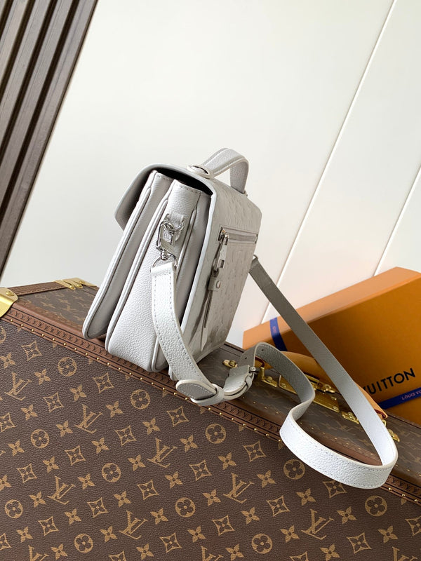 Pochette LV Métis 25cm Pelle Di Vacchetta Grigio Brume