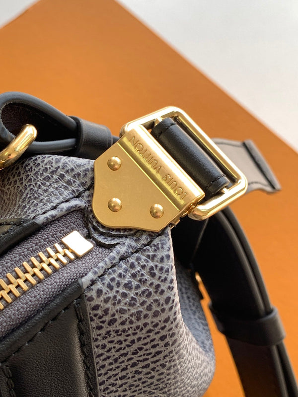 LV Nano LV Biker 30cm Nero Grigio Chiaro Pelle di Pecora e Pelle di Vacchetta Metallo