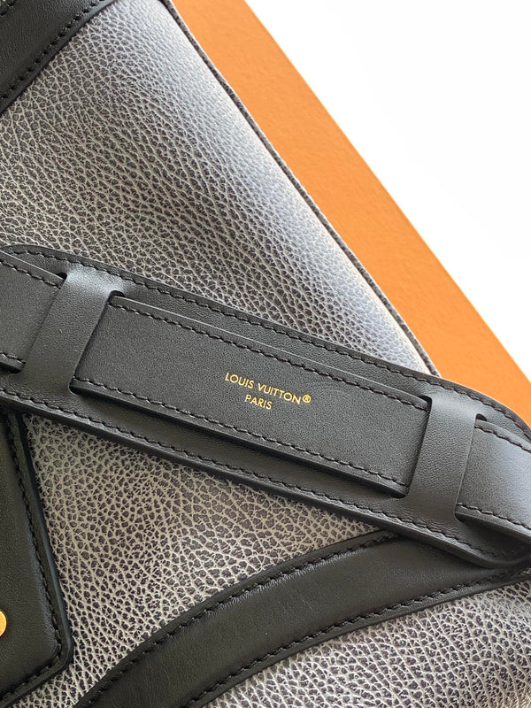 LV Nano LV Biker 30cm Nero Grigio Chiaro Pelle di Pecora e Pelle di Vacchetta Metallo