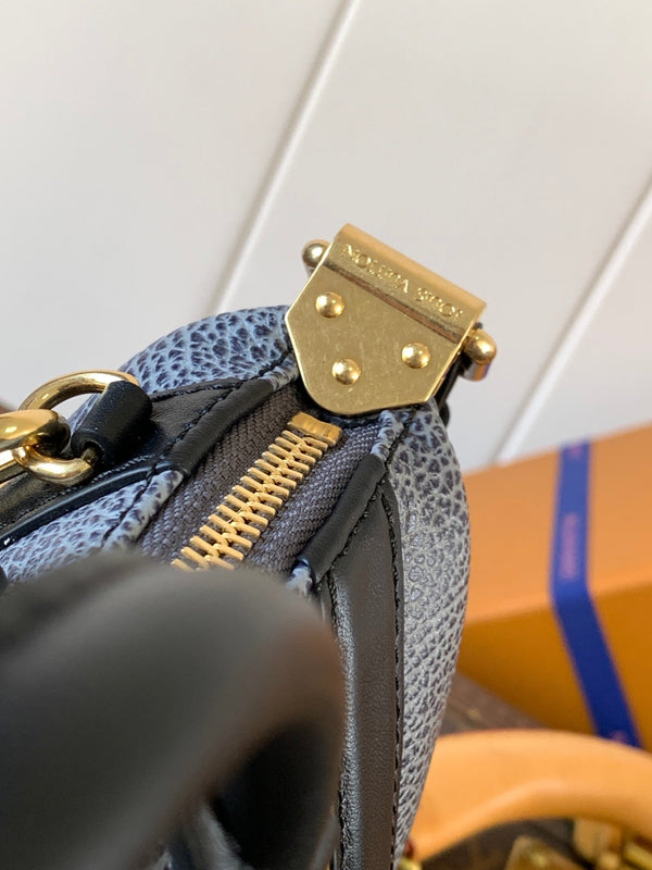 LV Nano LV Biker 23cm Nero Grigio Chiaro Pelle di Pecora e Pelle di Vacchetta Metallo