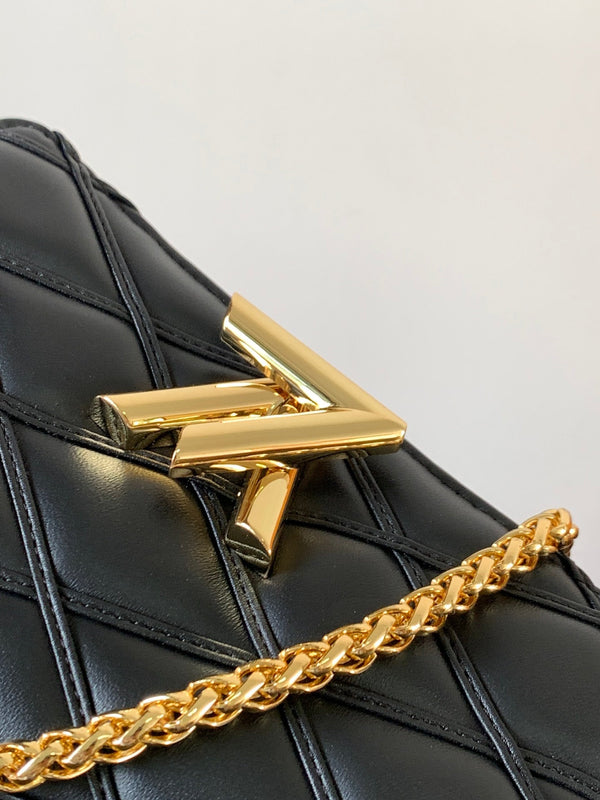 LV WOC Go-14 20cm Black Sheepskin GHW