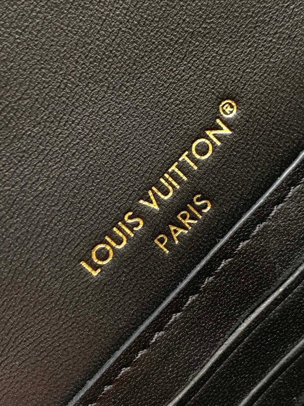 LV WOC Go-14 20cm Black Sheepskin GHW