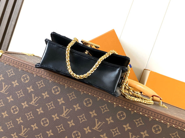 LV WOC Go-14 20cm Black Sheepskin GHW