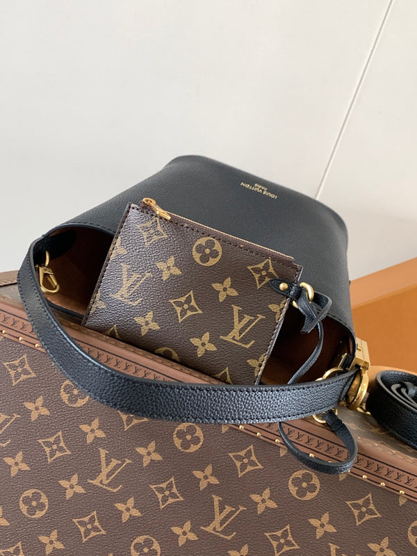 LV Low Key All In BB 16cm Pelle di vacchetta nera GHW