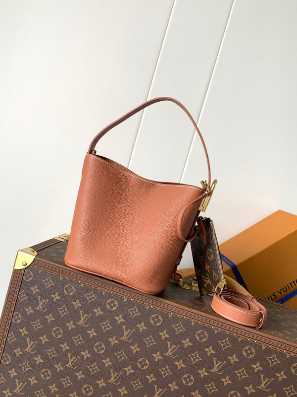 LV Low Key All In BB 16cm Marrone Pelle di vacchetta GHW