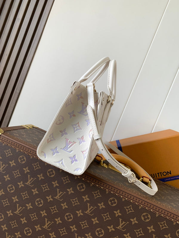 LV OnTheGo PM Dream Monogram in pelle di mucca goffrata - Light GHW