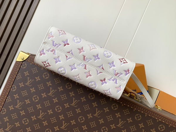 LV OnTheGo PM Dream Monogram in pelle di mucca goffrata - Light GHW