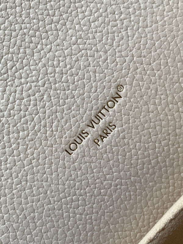 LV 25s Pochette Métis East West Dream Monogram Embossed Cowhide-Light GHW
