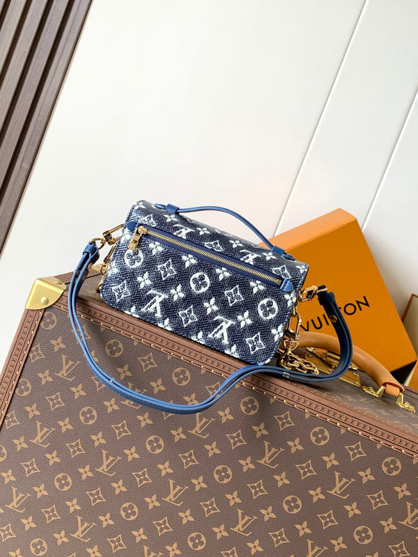 LV Pochette Métis East West 21.5cm Blue Monogram Canvas GHW