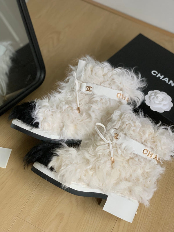 CC ANKLE BOOTS IN WHITE MIX BLACK WOOL FUR