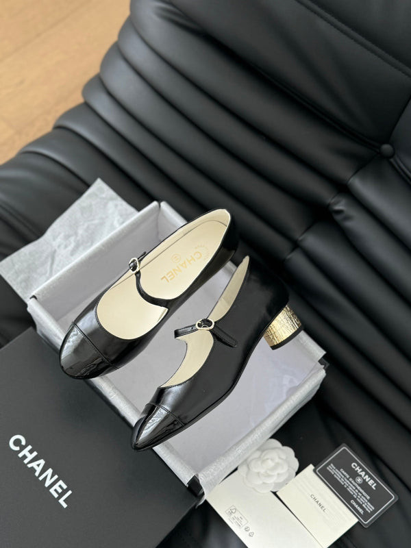 SCARPE CC MARY JANE IN PELLE DI AGNELLO NERA CON FERRAMENTA ORO