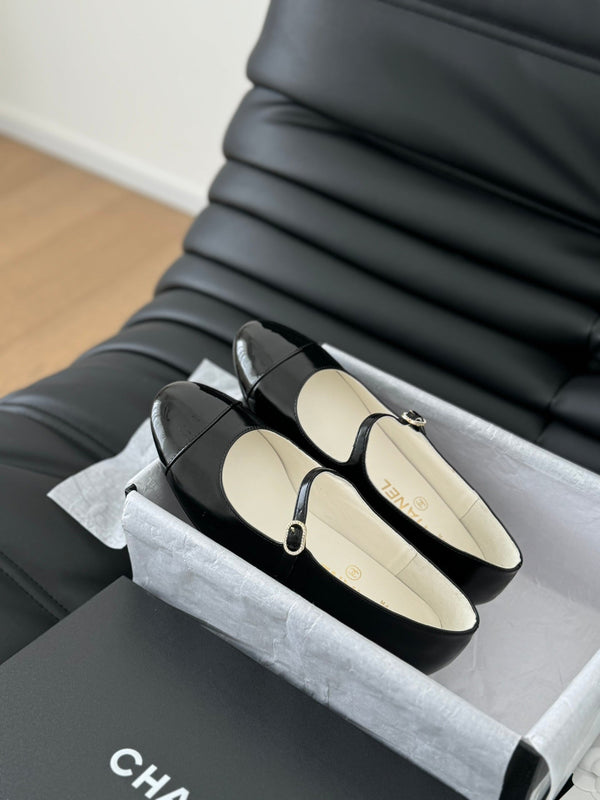 SCARPE CC MARY JANE IN PELLE DI AGNELLO NERA CON FERRAMENTA ORO