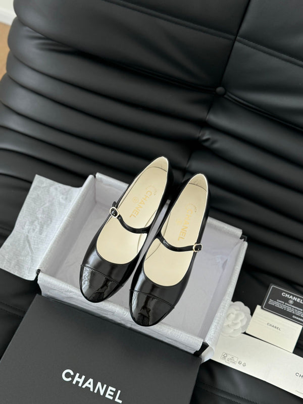 SCARPE CC MARY JANE IN PELLE DI AGNELLO NERA CON FERRAMENTA ORO