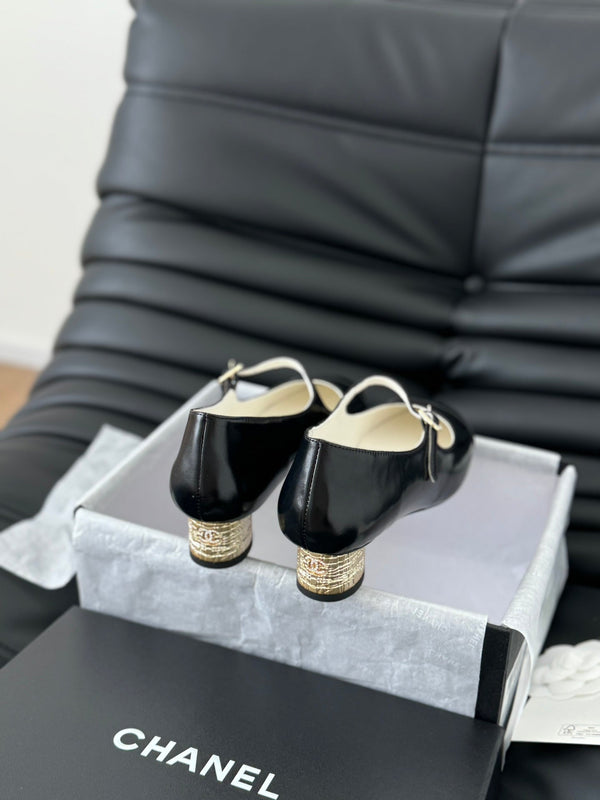 SCARPE CC MARY JANE IN PELLE DI AGNELLO NERA CON FERRAMENTA ORO