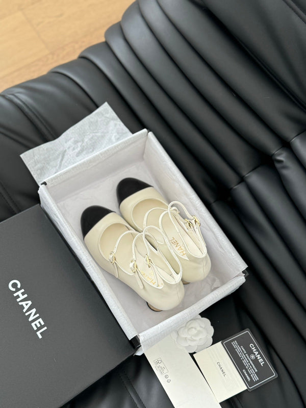 CC MARY JANE SHOES THREE STRAPS IN WHITE MIX BLACK LAMBSKIN