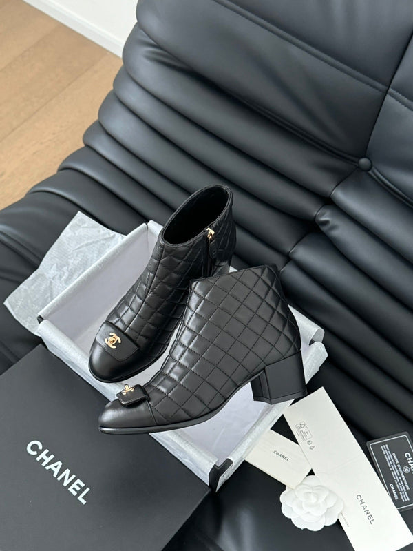 CC SHORT BOOTS 65 MM IN BLACK QUILTED PATTERN LAMBSKIN