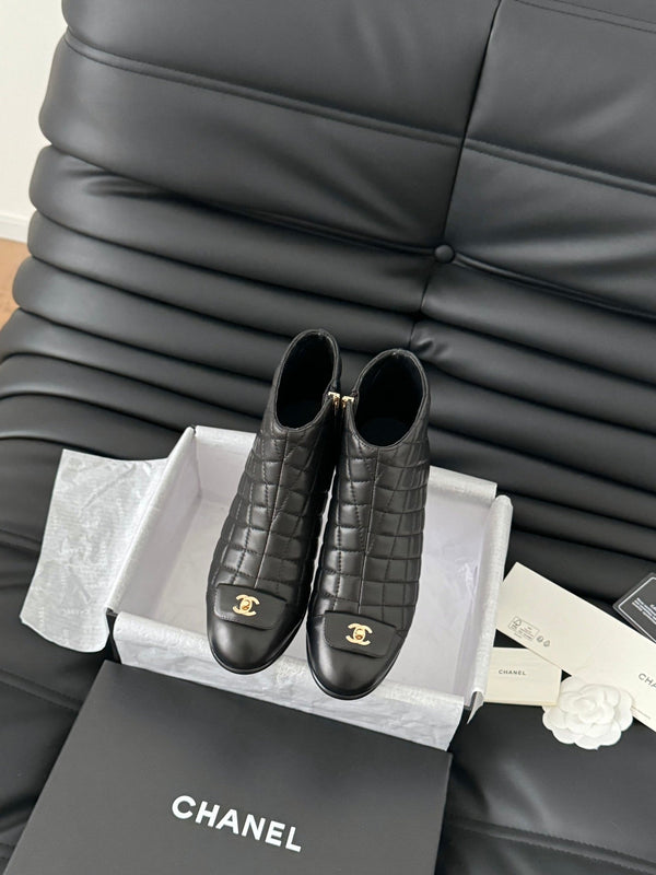 CC SHORT BOOTS 65 MM IN BLACK QUILTED PATTERN LAMBSKIN