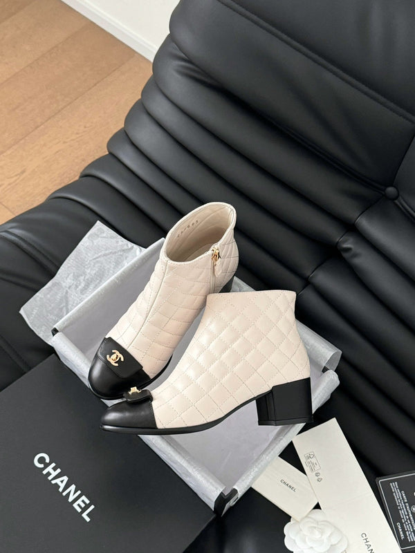 CC SHORT BOOTS 65 MM IN WHITE MIX BLACK QUILTED PATTERN LAMBSKIN