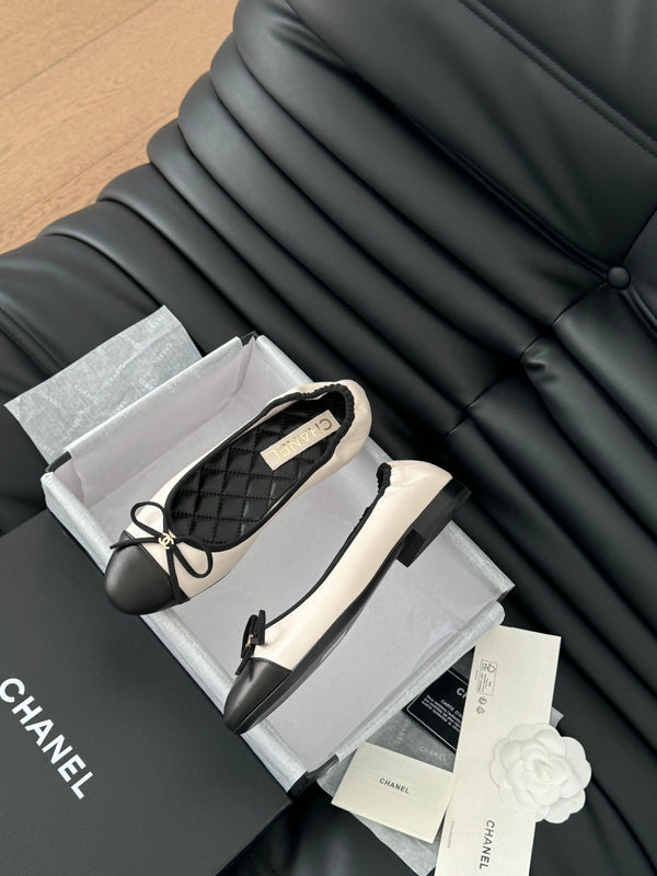 CC Ballet Flats In White Lambskin 143540