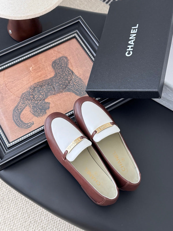 CC 25K Vintage Finition Main Loafers Reddish Brown White Calfskin 458643