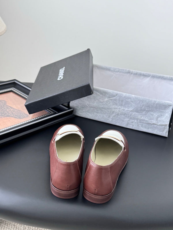 CC 25K Vintage Finition Main Loafers Reddish Brown White Calfskin 458643