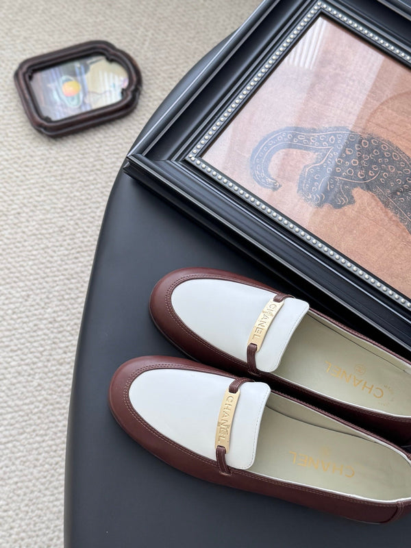 CC 25K Vintage Finition Main Loafers Reddish Brown White Calfskin 458643