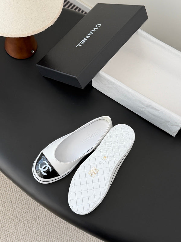 CC 26P Ballet Flat Black White Patent Leather Lambskin 670801